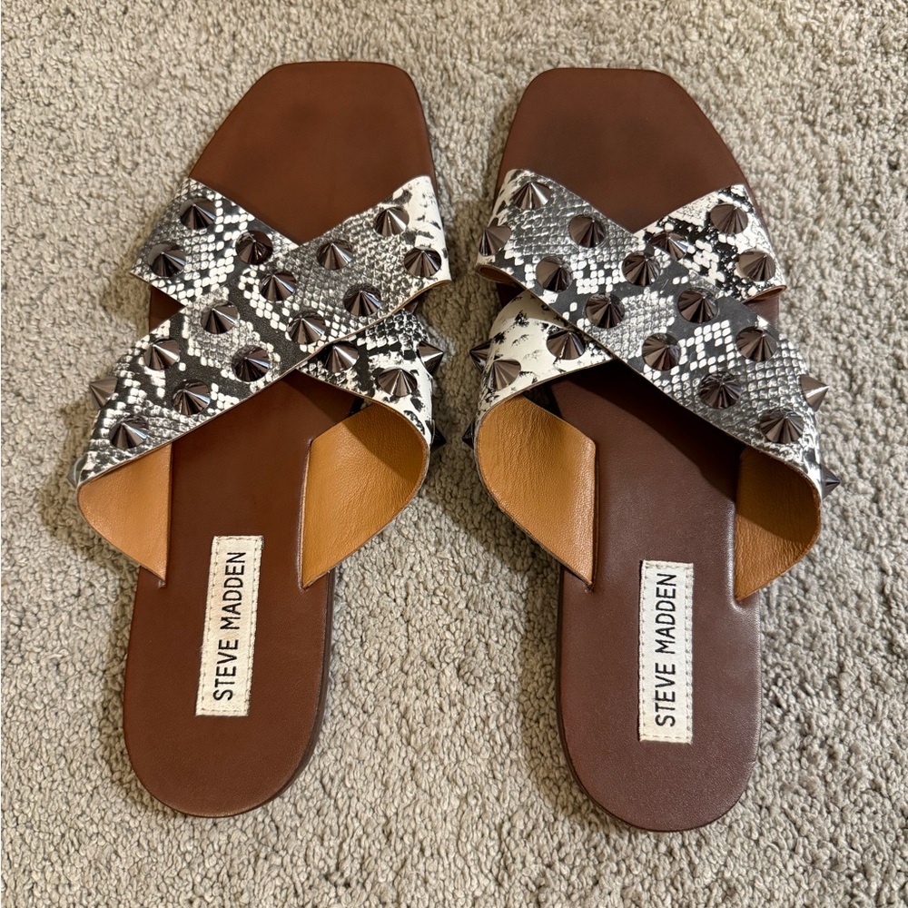 Steve Madden Black and Brown Criss-Cross Sandals